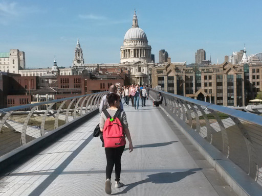 Due passi sul Millennium Bridge e la maestosa Saint Paul di fronte