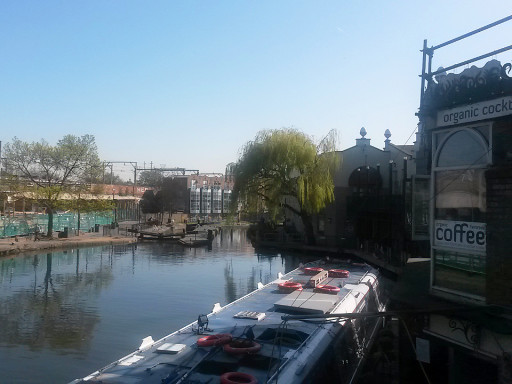 Il canale nei pressi di Camden Town, punto d'inizio della passeggiata