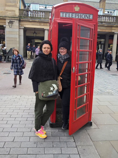 Foto di rito: cabina londinese e Covent Garden Market alle spalle