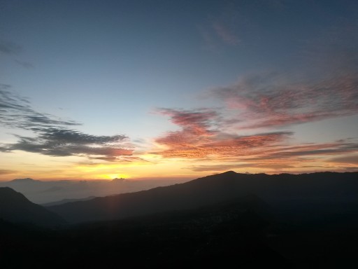 L'alba più intensa ed emozionante? Sulle pendici di fronte al Vulcano Bromo, dopo una salita sopra i 2000 m slm